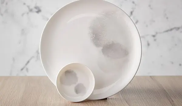 QANTAS CREATES NEW TABLEWARE FOR DREAMY RESTAURANT IN THE SKY 12 qantas-crockery-karryon