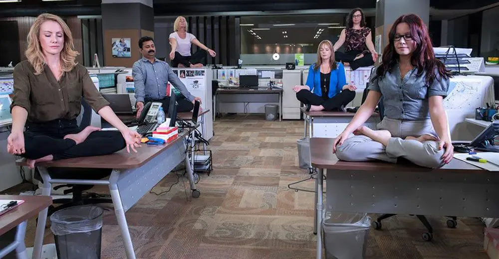 5 WAYS AGENTS CAN MEDITATE AT WORK WITHOUT ANYONE KNOWING!