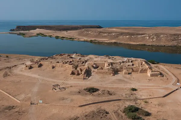 FOLLOW THE ANCIENT PATHS THROUGH OMAN 29 Ancient Paths Sumhuram NEW