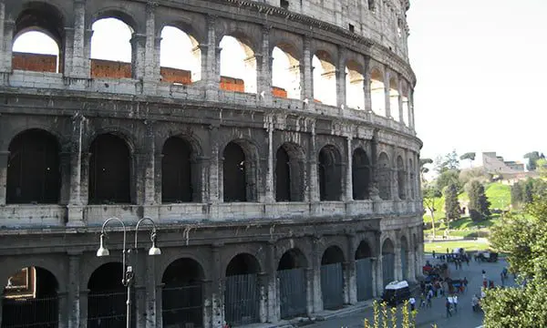 TOURISTS ARE WILLING TO WAIT 2.5 HOURS FOR THIS TOURIST ATTRACTION ???? 9 Colosseum