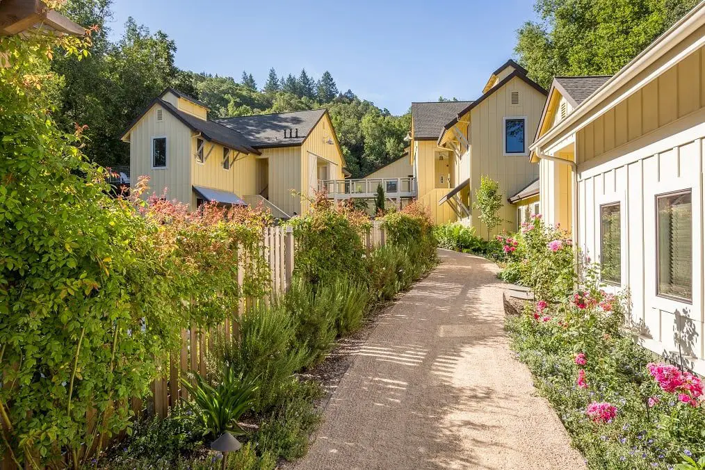 GIVE ME S'MORE! 9 SPOTS TO DIG INTO THIS TOASTY TREAT IN CALIFORNIA 13 Image: Farmhouse Inn