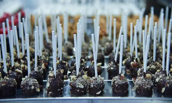 YO CHOCOHOLICS! CRUISE SHIP WAITERS WILL BRING TRAYS OF DESSERT DIRECTLY TO YOU 16 cruise ship Holland America chocolate treats