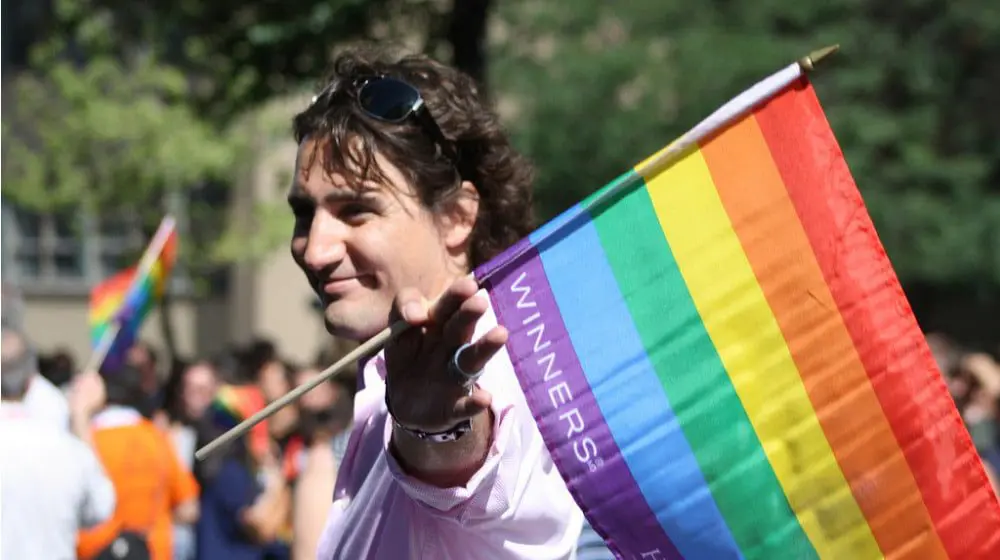 FORGET MAPLE SYRUP & HOCKEY, TOURISTS ARE GOING TO CANADA FOR JUSTIN TRUDEAU