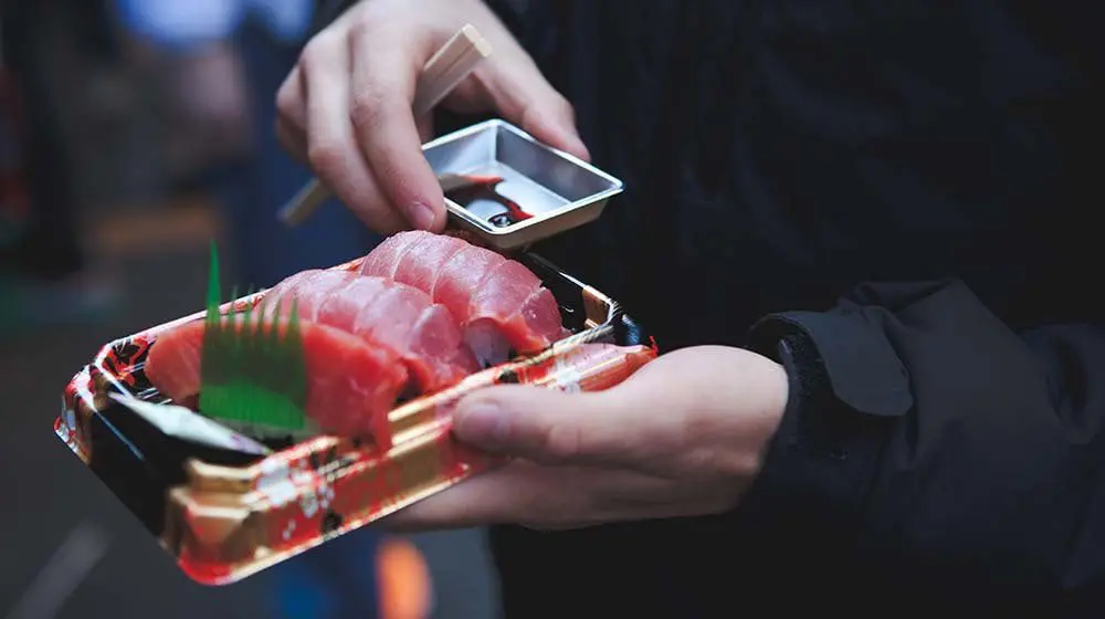 8 TIPS FOR EATING IN JAPAN FROM 2 PROS, INCLUDING A MASTERCHEF WINNER