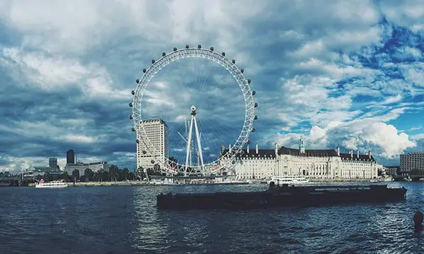 TOURISTS ARE WILLING TO WAIT 2.5 HOURS FOR THIS TOURIST ATTRACTION ???? 8 Image: Arkadiusz Radek/Unsplash