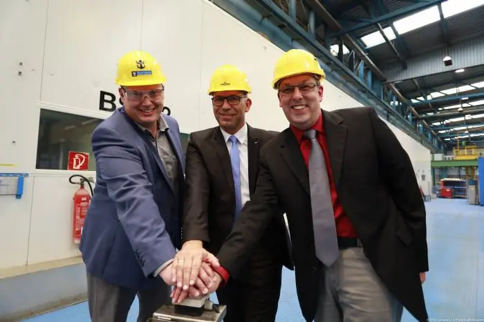 ROYAL CARIBBEAN’S QUANTUM ULTRA SHIP GETS A COLOURFUL NAME 8 low_1502915014_Steelcutting-S700-hires-22