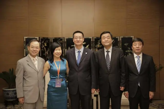 EMIRATES' SYDNEY SERVICE, A&K QANTAS LOYALTY OFFER & MORE TRAVEL AGENT NEWS 32 -1