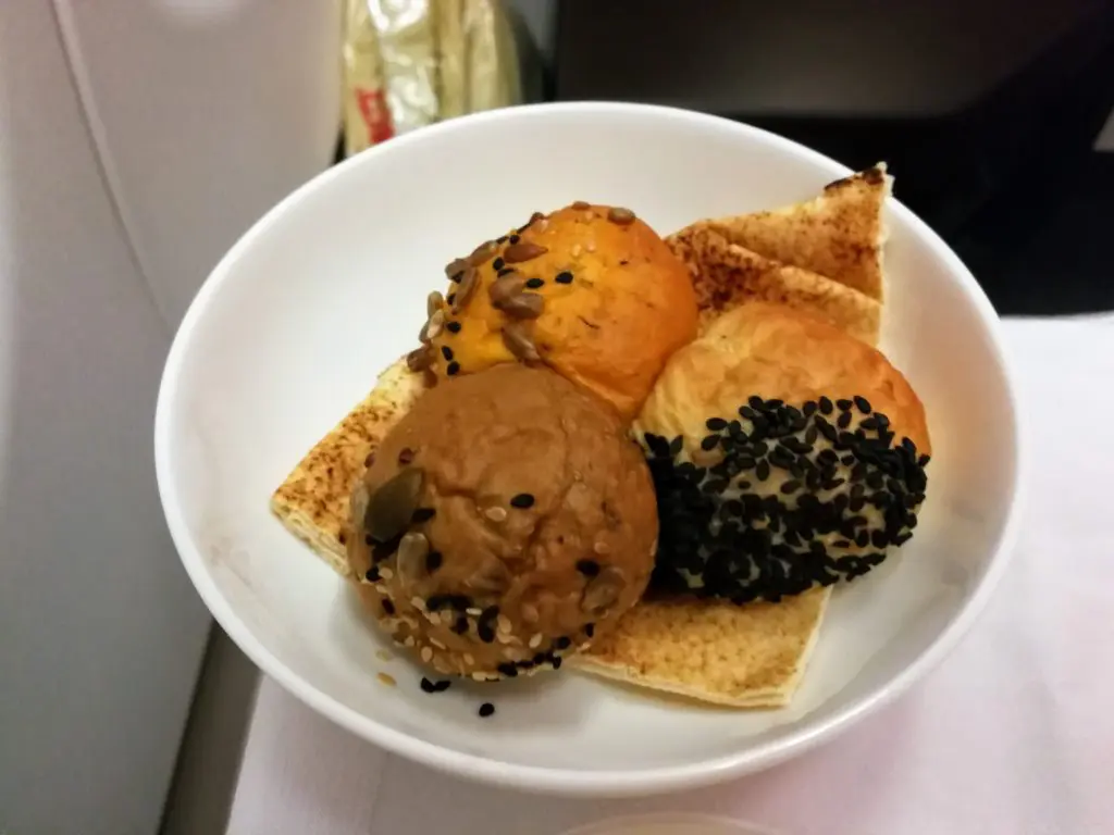 FLIGHT REVIEW: Oman Air Business Class - Kuala Lumpur - Muscat 75 Oman Air Review - Breakfast