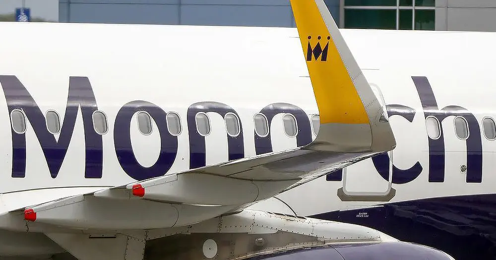 How do Travel Agents handle the collapse of an airline?