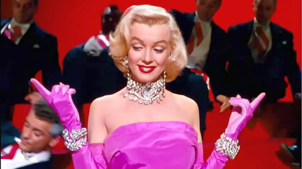 Welcome to the Diamond Club, Spencer Travel gifts another employee with one carat