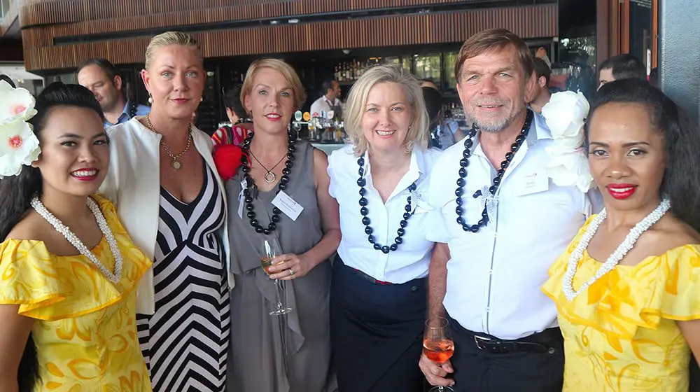 Agents (incl. Flight Centre's Graham Turner) celebrate Hawaiian Airlines' 5-year anniversary