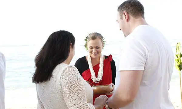 #TRAVELHACKS: How to get hitched again in Hawaii whilst on your honeymoon 1 Natalie in Hawaii 2