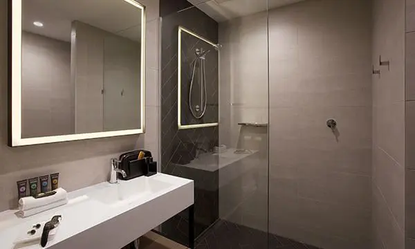 Novotel Melbourne South Wharf bathroom