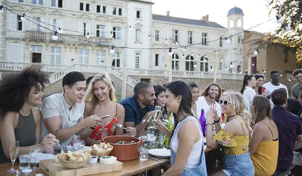 #TRAVELHACKS: How travel will actually make you a better person 5 contiki-karryon2