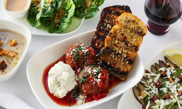 Which North American airline serves the healthiest food in the air? 5 Image: Delta Air Lines