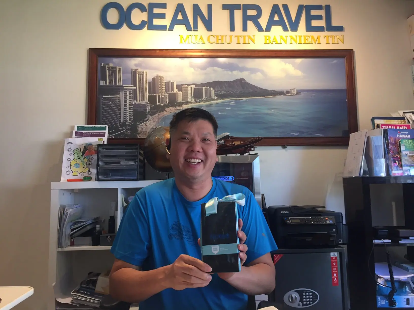 Nathan Huynh, Ocean Travel Service with Samsung Galaxy Note 8