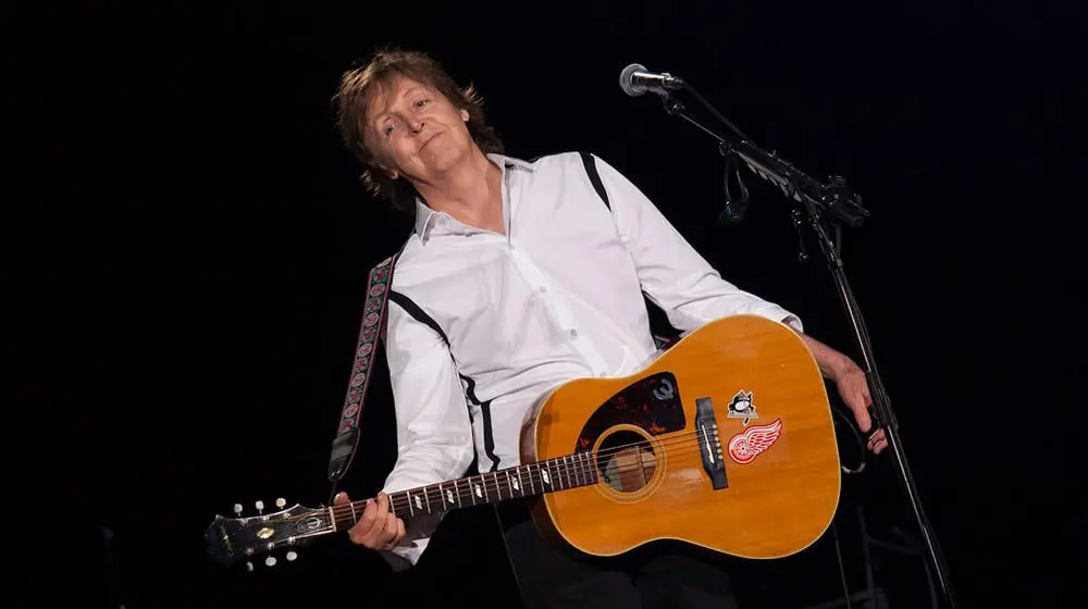 Contiki couple gets engaged on Paul McCartney's stage
