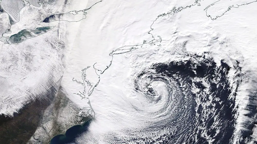 Flight disruptions continue as airports reopen after US blizzard