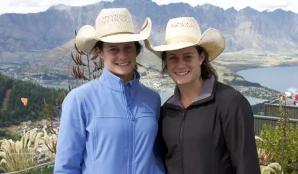 “Bologna, good on ya” Channel 9’s Travel Guides return to make Australian travellers cringe 4 cowgirls-travelguides
