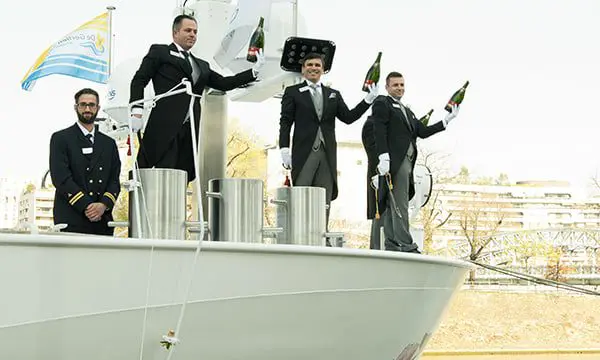 Uniworld's Ellen Bettridge shares all in an exclusive Q&A with KARRYON 28 u6