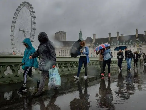 FREEZING: Travel disrupted as UK faces its 'worst weather in years' 4 Bad weather in London. Source: PA.