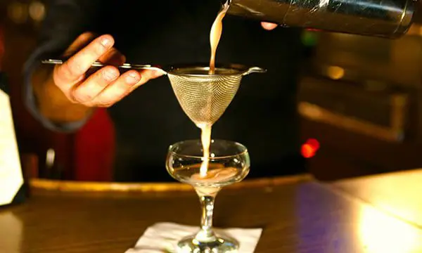 RAISE A GLASS: To Hollywood’s old-school drinking holes 36 drink