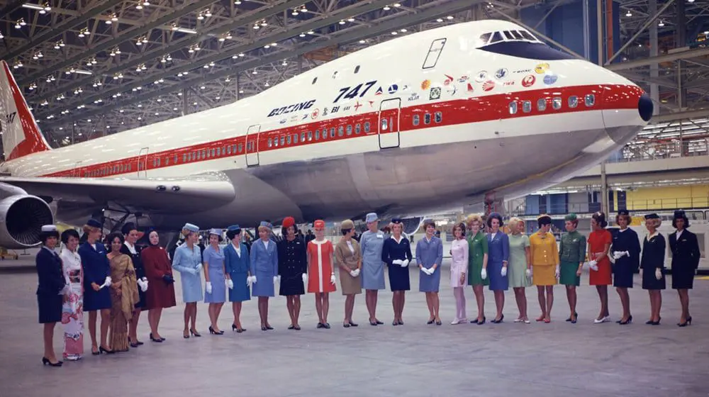 FAREWELL JUMBO JET: Qantas to replace last 747's with Dreamliners