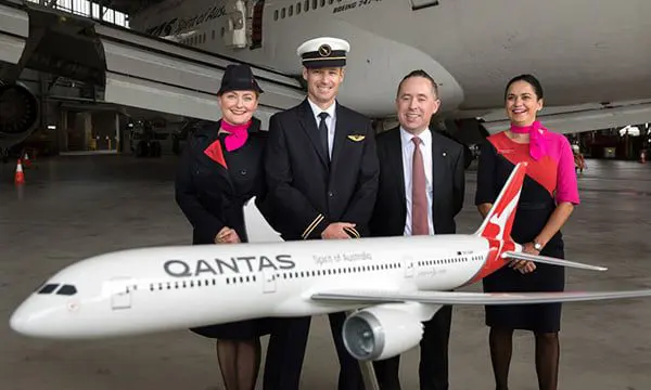 FAREWELL JUMBO JET: Qantas to replace last 747's with Dreamliners 12 Qantas Dreamliner