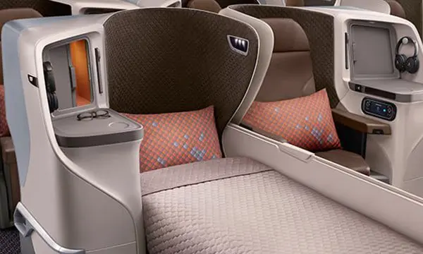 WORLD'S FIRST Dreamliner 787-10 touches down in PERTH! 12 Singapore Airlines 787-10 3