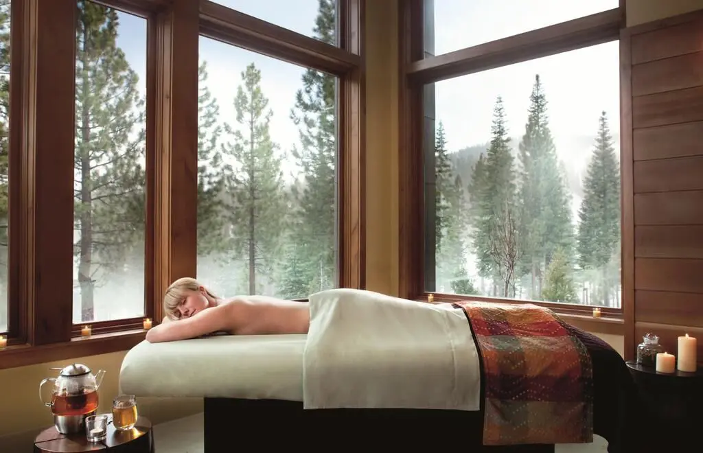 LUXURY SKI: What are the BEST ski resorts and lodges in California!