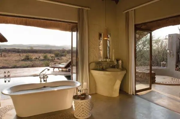 KARRYON-bathroom-luxury-at-madikwe-game-reserve-South-Africa