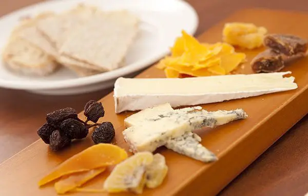 5 things I learnt about Switzerland from watching Heidi 11 cheese