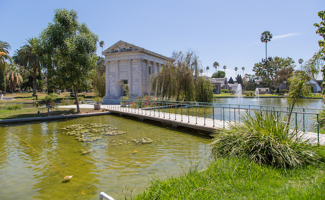 Hallo Hollyween: Take a tour of LA’s spookiest spots 1 Hollywood Forever Cemetary