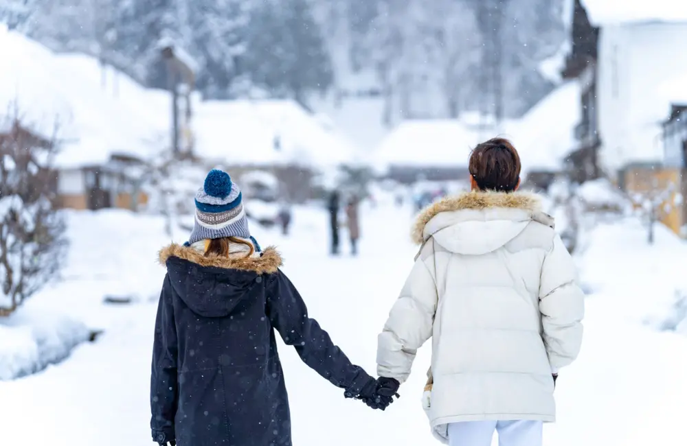 Karryon Top 10 stories of the week: Catch up on our most-wanted: Aug 29 2 Young couple holding hands with back to camera in Japan snow resort for StudentUniverse data.
