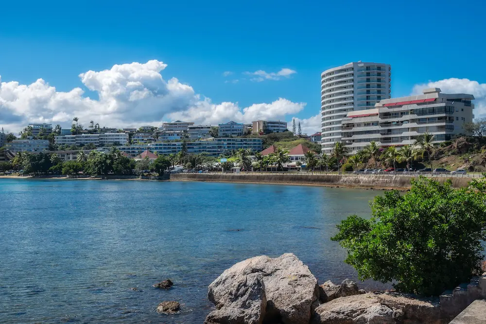 New Caledonia: Govt confirms evacuation flights, with 300 Aussies in the country 2 Baie des Citrons (Lemon Bay) beach in Noumea.
Travel warning