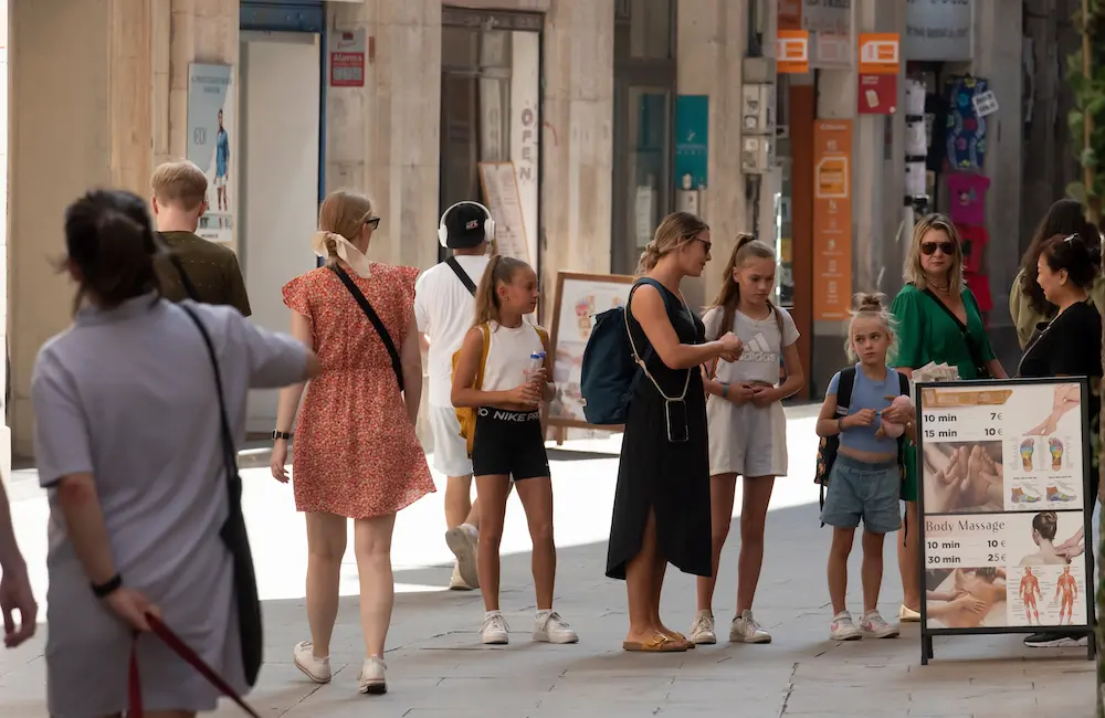 Barcelona plans to ban all apartment rentals for tourists by 2028