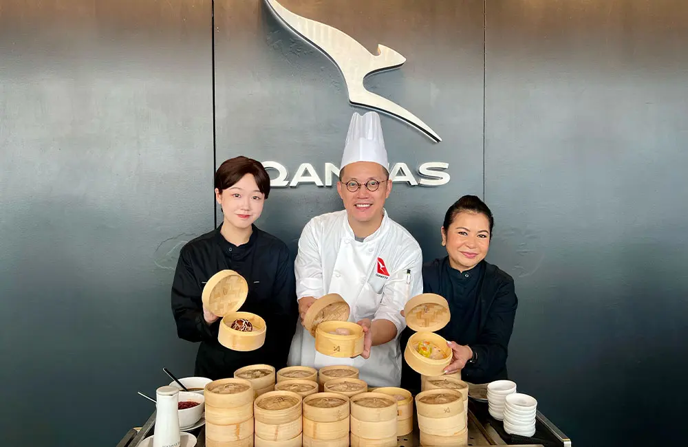 Chef-Terrace-Tsang-with-dim-sum-trolley-at-Qantas-lounge-Hong-Kong_Amanda-Woods_1000x650