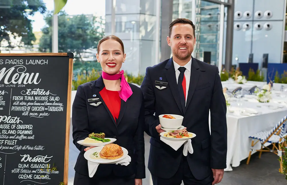 Qantas-crew-at-HQ-with-new-menu-items_1000x648