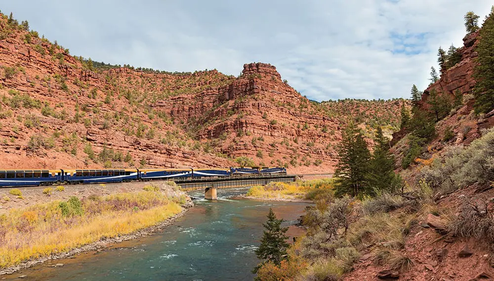 Niche is Nice Roadshow hits 350 registrations in a week: Get your ticket now! 4 Rocky Mountaineer train on Red Rocks to Rockies itinerary in the USA.
