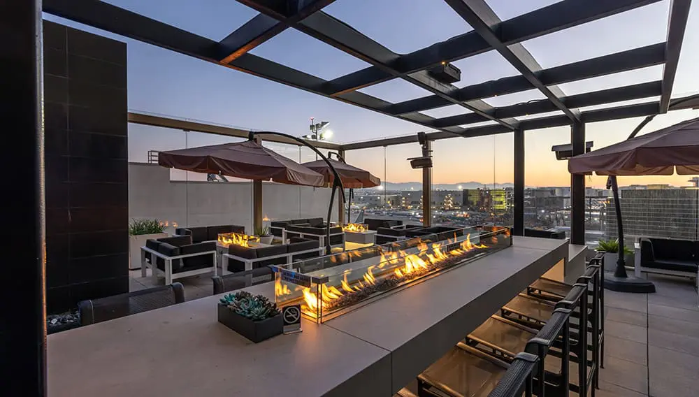 This paid lounge is North America’s Leading Airport Lounge (and it has a Down Under connection) 3 Star Alliance Lounge LAX outdoor terrace