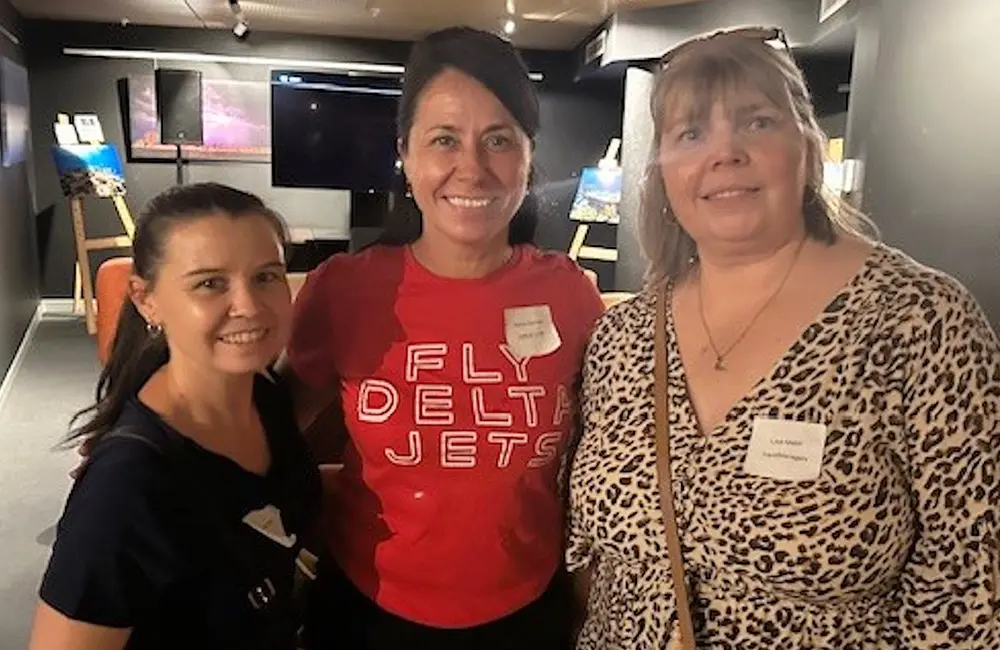 Delta Air Lines' Nicole Bennett with event winners Cassie Melody (MTA Travel) & Lisa Metzl (Travel Managers Australia).