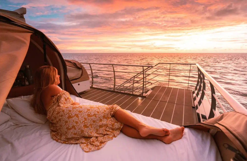 Journey Beyond – ReefSleep Cruise Whitsundays