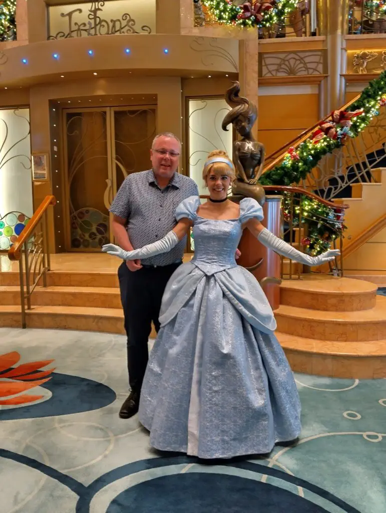 Pirates, brunch and Christmas cheer: Cruise Stars shine on Disney Wonder famil 2 Cruise Stars on the famil.
Cruiseco Helloworld Disney Wonder Disney Cruise Line.