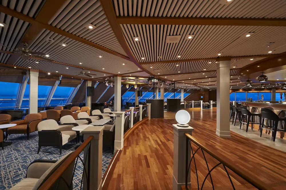 Bali to Brisbane & Lautoka to Sydney: Norwegian Sun arrives in Australia with new adventures 4 norwegiansun spinnakerlounge 1