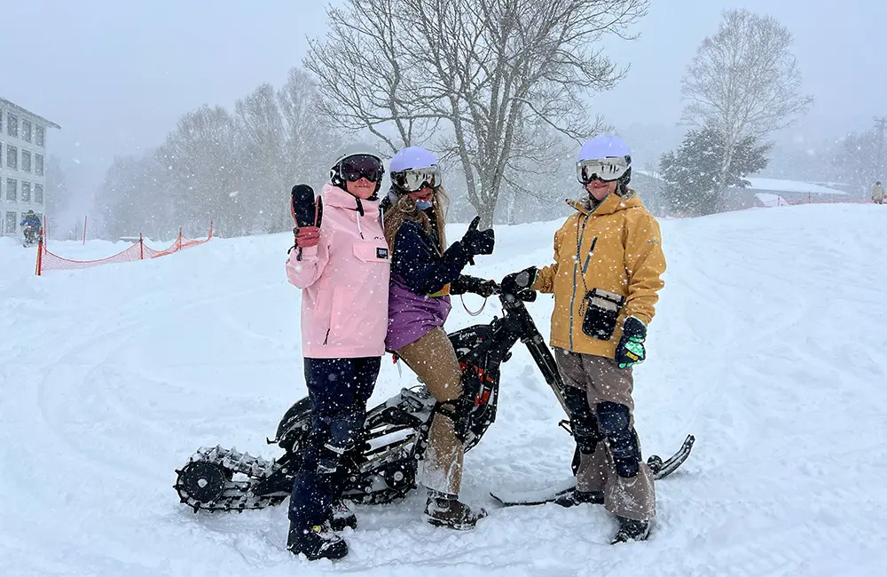 5 ways Sno'n'Ski Holidays makes ski trip planning easy & hassle-free for travel advisors 3 The Sno'n'Ski team in Shiga Kogen, Japan.