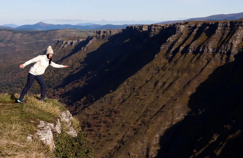 Don’t do it for the 'gram: DFAT warns against 'extreme tourism' travel influencers