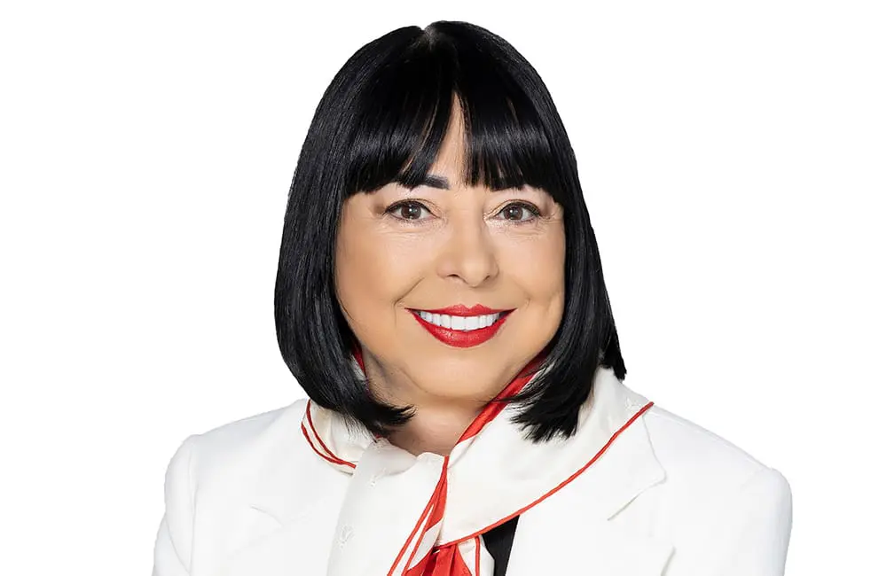Gold standard: Helloworld launches Viva Gold luxury brand with bespoke brochure 2 Helloworld Travel COO & Executive Director Cinzia Burnes headshot