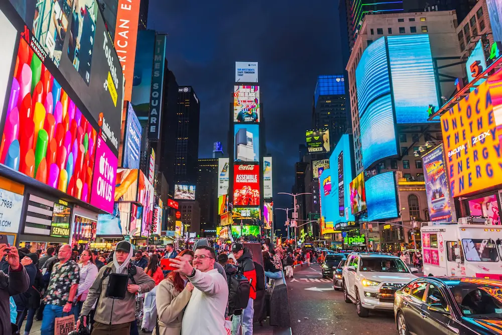 1 in 2 US tourism businesses, destinations report decline in present & future travel: major survey 3 shutterstock 2529814607