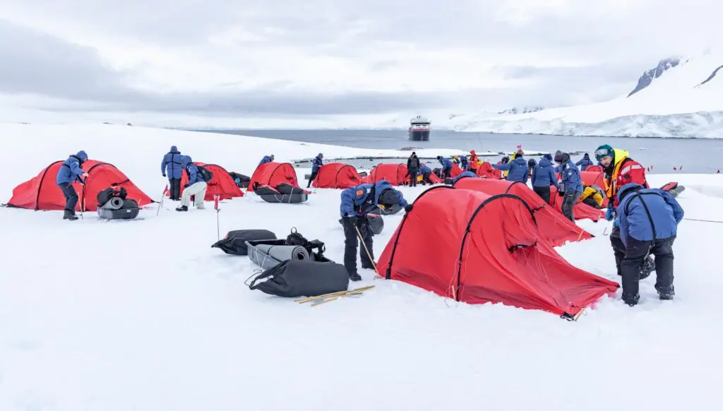Antarctica like you've never imagined – with HX 7 1000x568 10