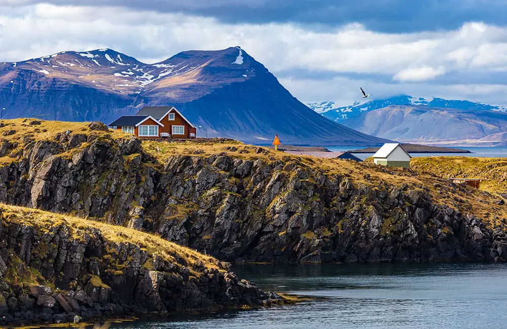 Wild shots: HX & Karryon launch World Ocean Day competition with $10K Iceland expedition cruise for two up for grabs 3 Explore Iceland’s coastline in its entirety and see some of the country’s most captivating sights on this full circumnavigation, starting and ending in Reykjavík.